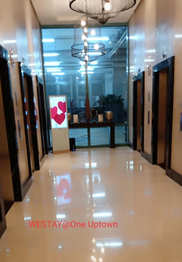One Uptown Opposite Of Grandhyatt Hotel Manila Taguig City מראה חיצוני תמונה