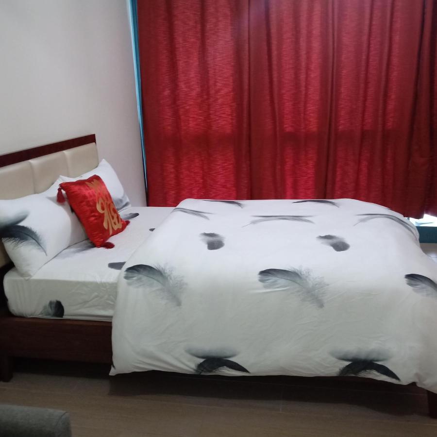 One Uptown Opposite Of Grandhyatt Hotel Manila Taguig City מראה חיצוני תמונה