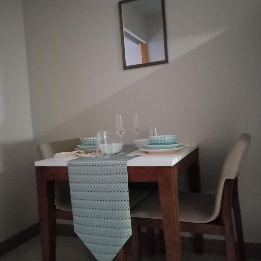 One Uptown Opposite Of Grandhyatt Hotel Manila Taguig City מראה חיצוני תמונה