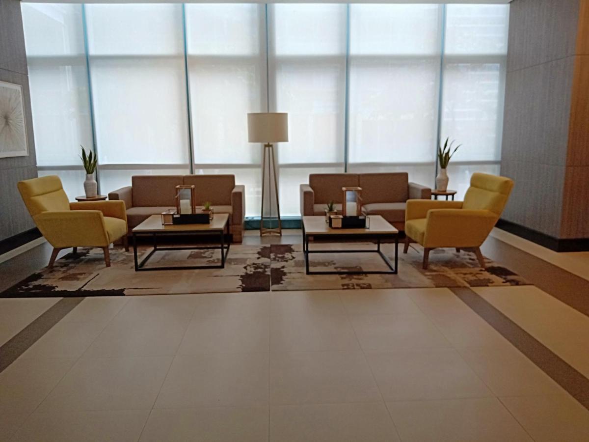 One Uptown Opposite Of Grandhyatt Hotel Manila Taguig City מראה חיצוני תמונה
