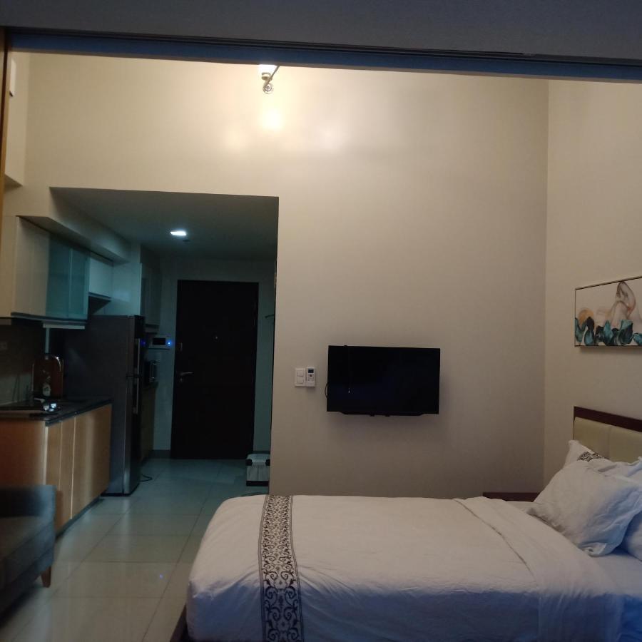 One Uptown Opposite Of Grandhyatt Hotel Manila Taguig City מראה חיצוני תמונה