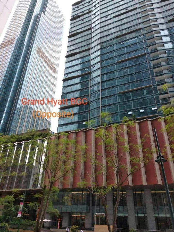 One Uptown Opposite Of Grandhyatt Hotel Manila Taguig City מראה חיצוני תמונה